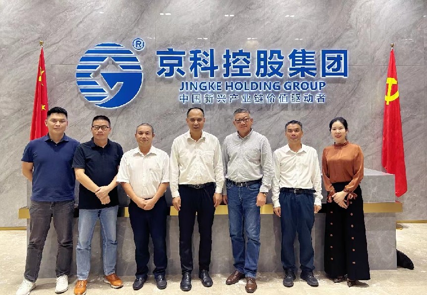 考察珠海冠宇集团王强对企业家们长期以来对四川经济社会发展的支持和